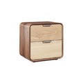 Klassieke houten nachtkast met twee lades